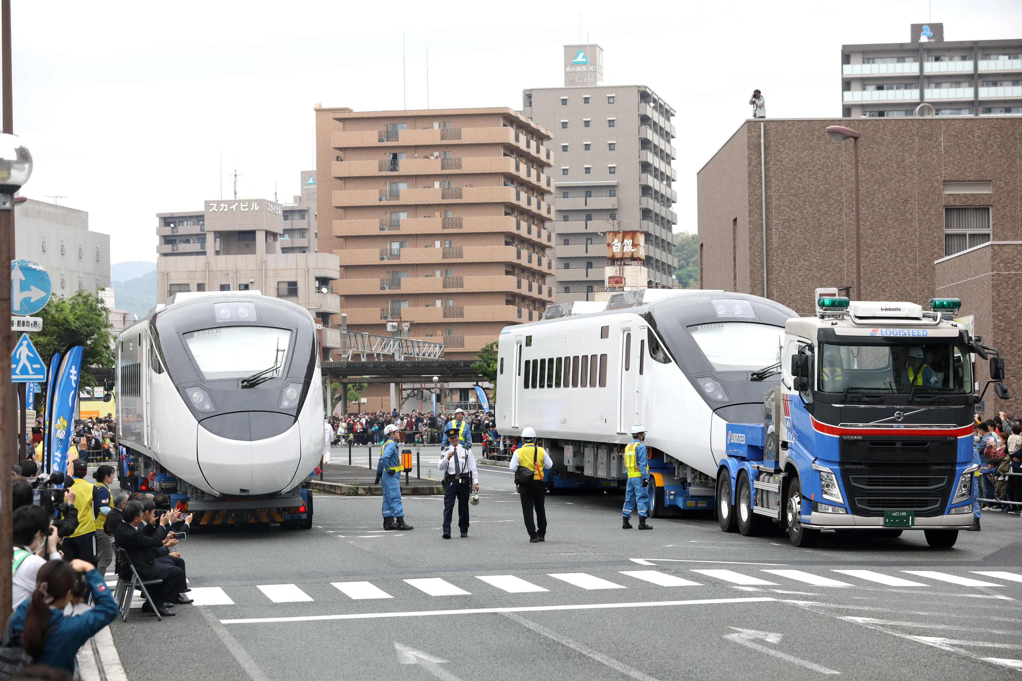 台湾特急を陸送、「道路を走る鉄道車両見学プロジェクト」に5万