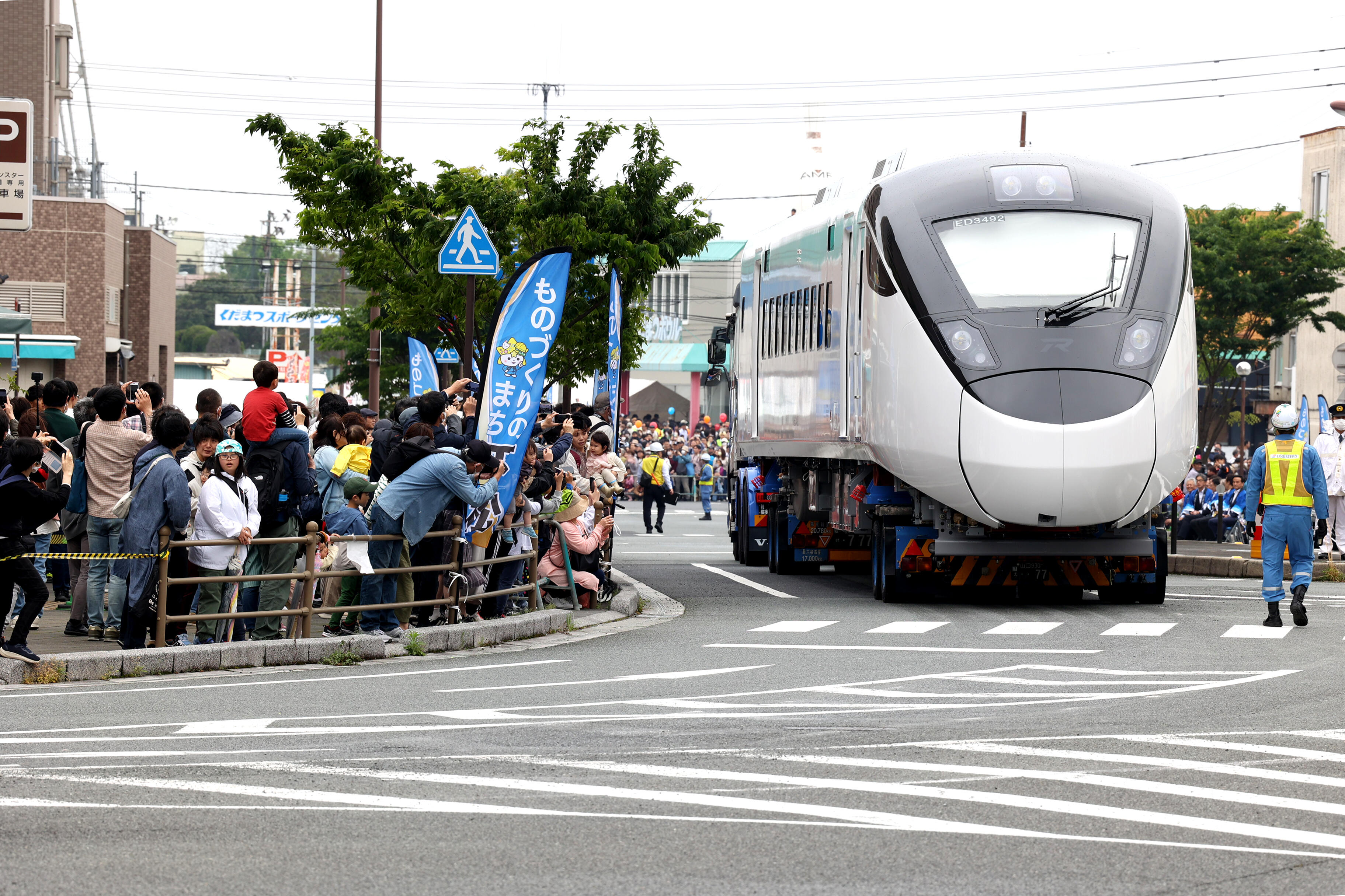 最も 割引 台湾特急を陸送、「道路を走る鉄道車両見学プロジェクト」に5万 鉄道一般